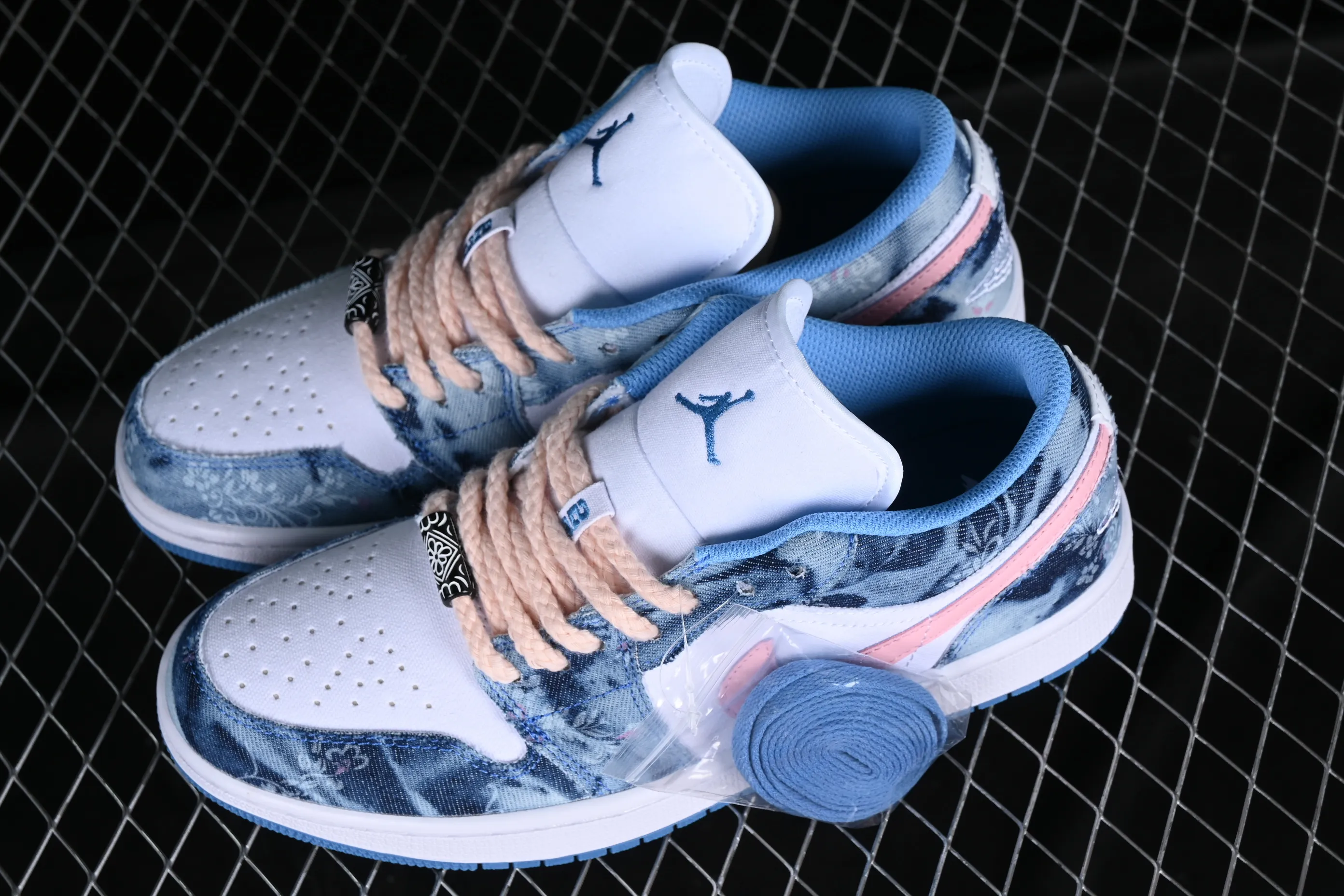 All categories Air Jordan Jordan series basketball shoes Air Jordan 1 Low Z version Air Jordan 1 Low "Washed Denim" AJ1 Joe 1 denim pink hook washed denim low-top casual sneakers DM8947-100